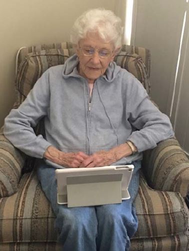 woodridge resident Juanita Dooley reading on her ipad