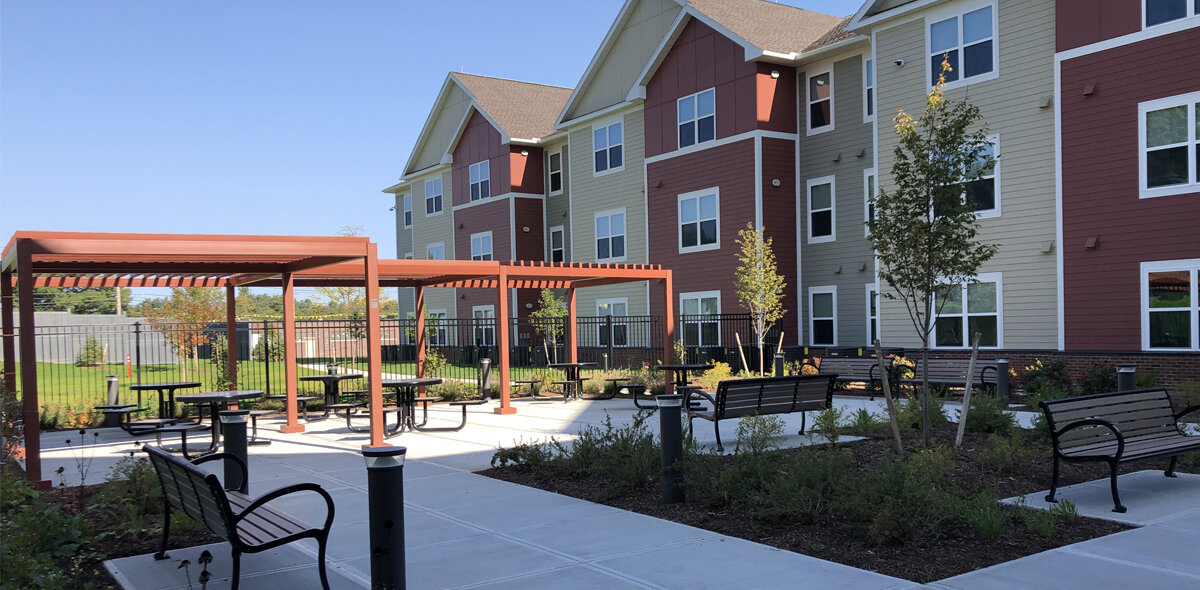 Starting Line Apartments Courtyard