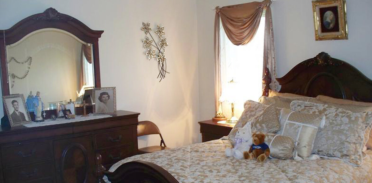 Heritage Manor Estates Bedroom