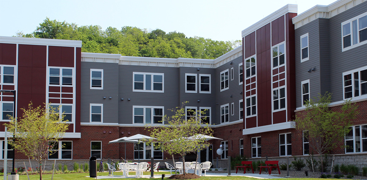 Veddersburg Apartments Exterior Courtyard